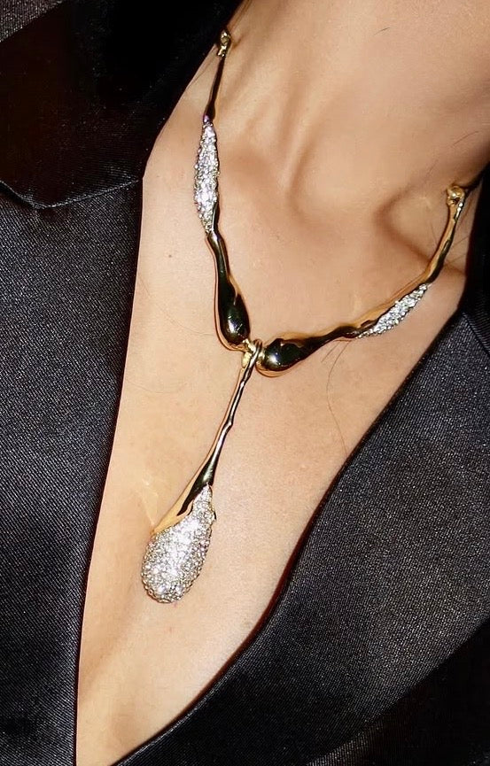 Hang on me necklace